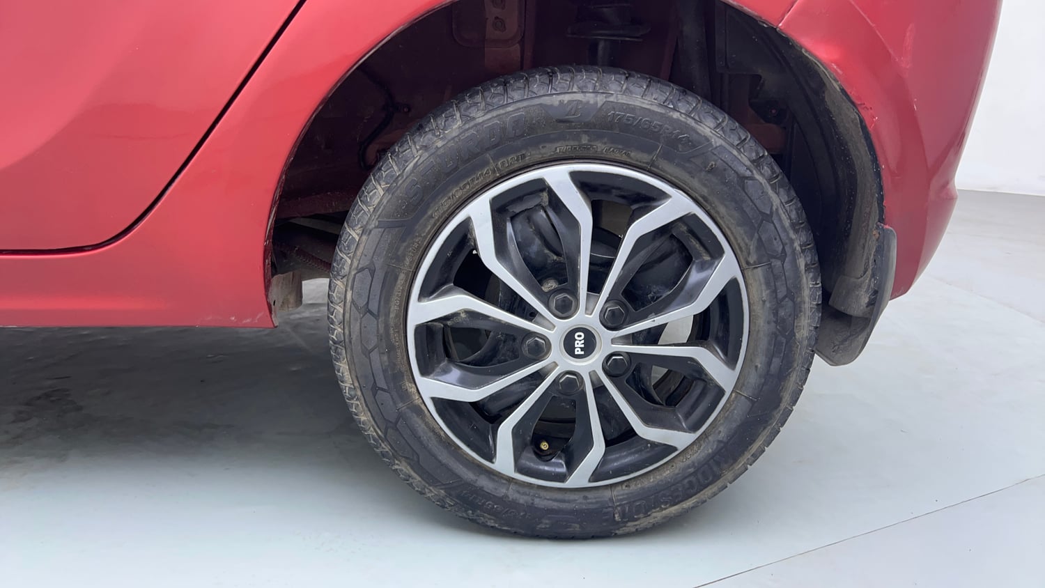 Used 2019 Tata Tiago Revotron XZ w/o Alloy Petrol Manual tyres LEFT REAR TYRE RIM VIEW