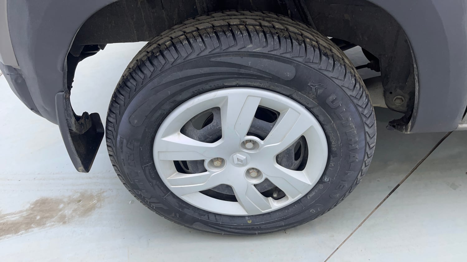 Used 2018 Renault Kwid 1.0 RXT AMT Petrol Automatic tyres RIGHT REAR TYRE RIM VIEW