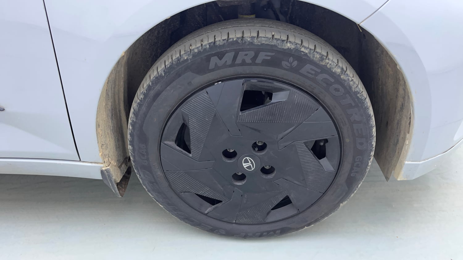 Used 2026 Tata Altroz Creative Petrol 5AMT Petrol Automatic tyres RIGHT FRONT TYRE RIM VIEW