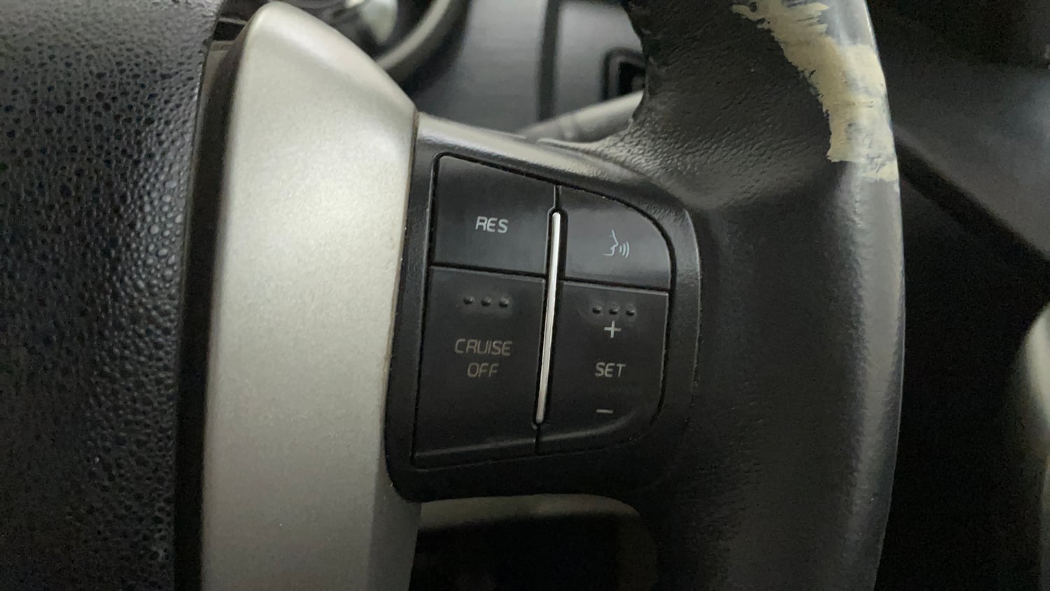 Used 2016 Mahindra XUV500 W8 AT Diesel Automatic top_features Cruise control