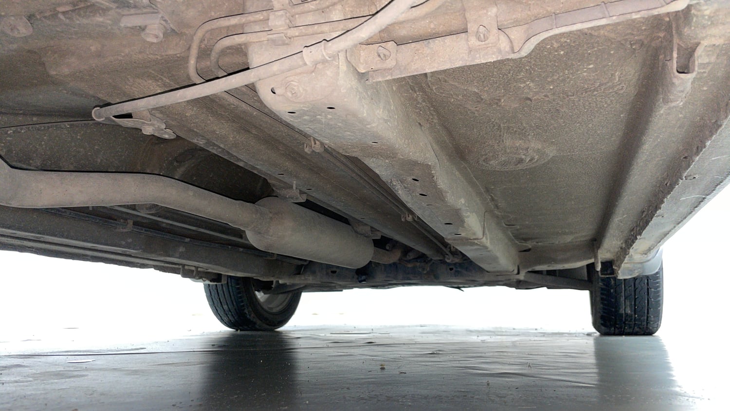 Used 2017 Maruti Suzuki Ciaz Alpha 1.4 MT Petrol Manual extra REAR RIGHT UNDERBODY VIEW