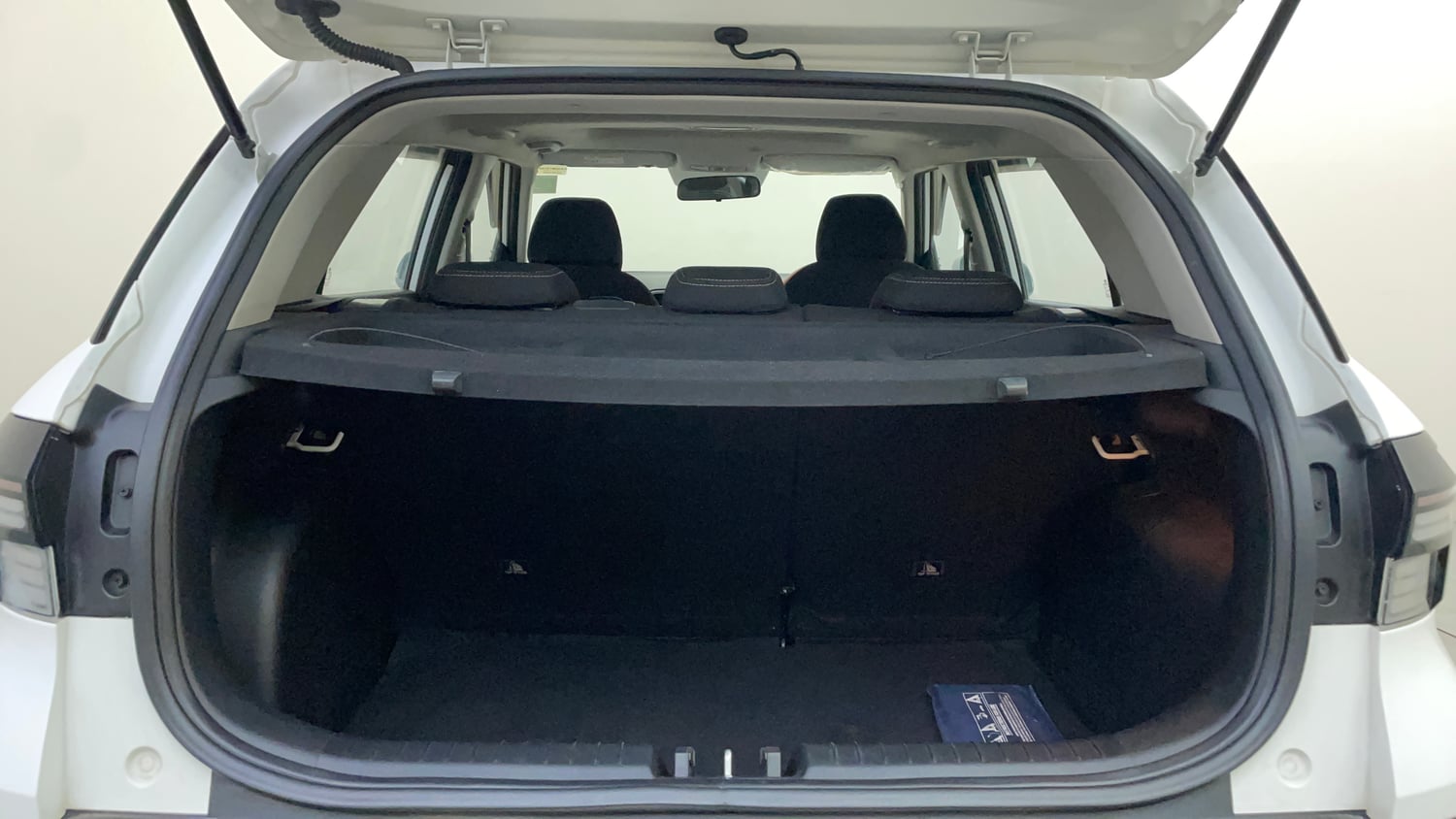 Used 2023 Hyundai Venue SX 1.5 CRDi Diesel Manual interior DICKY INSIDE VIEW