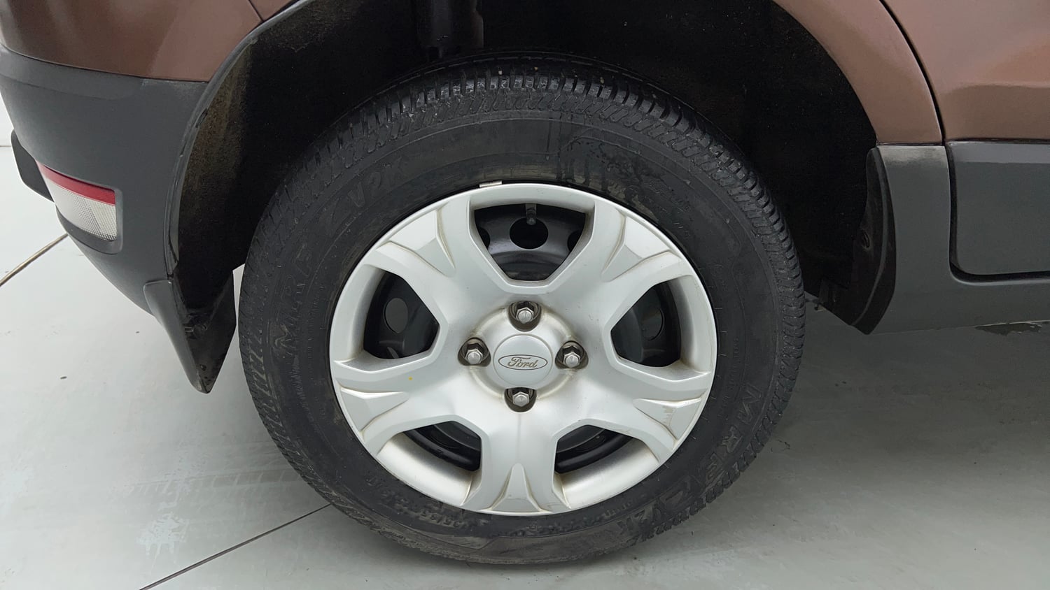 Used 2016 Ford EcoSport Ambiente 1.5L Ti-VCT Petrol Manual tyres RIGHT REAR TYRE RIM VIEW