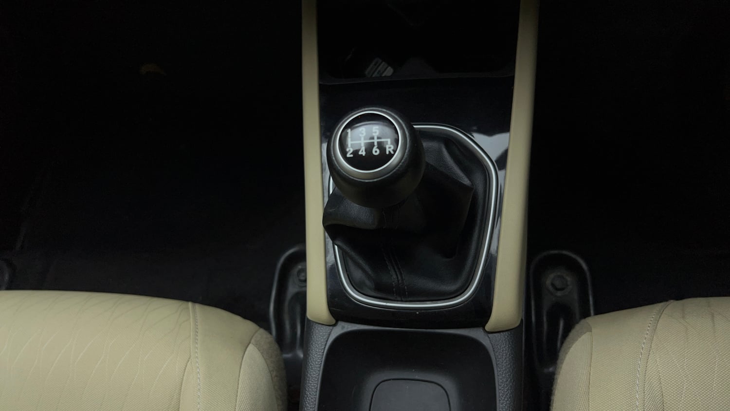 Used 2023 Honda City V Petrol MT Petrol Manual interior GEAR  KNOB VIEW