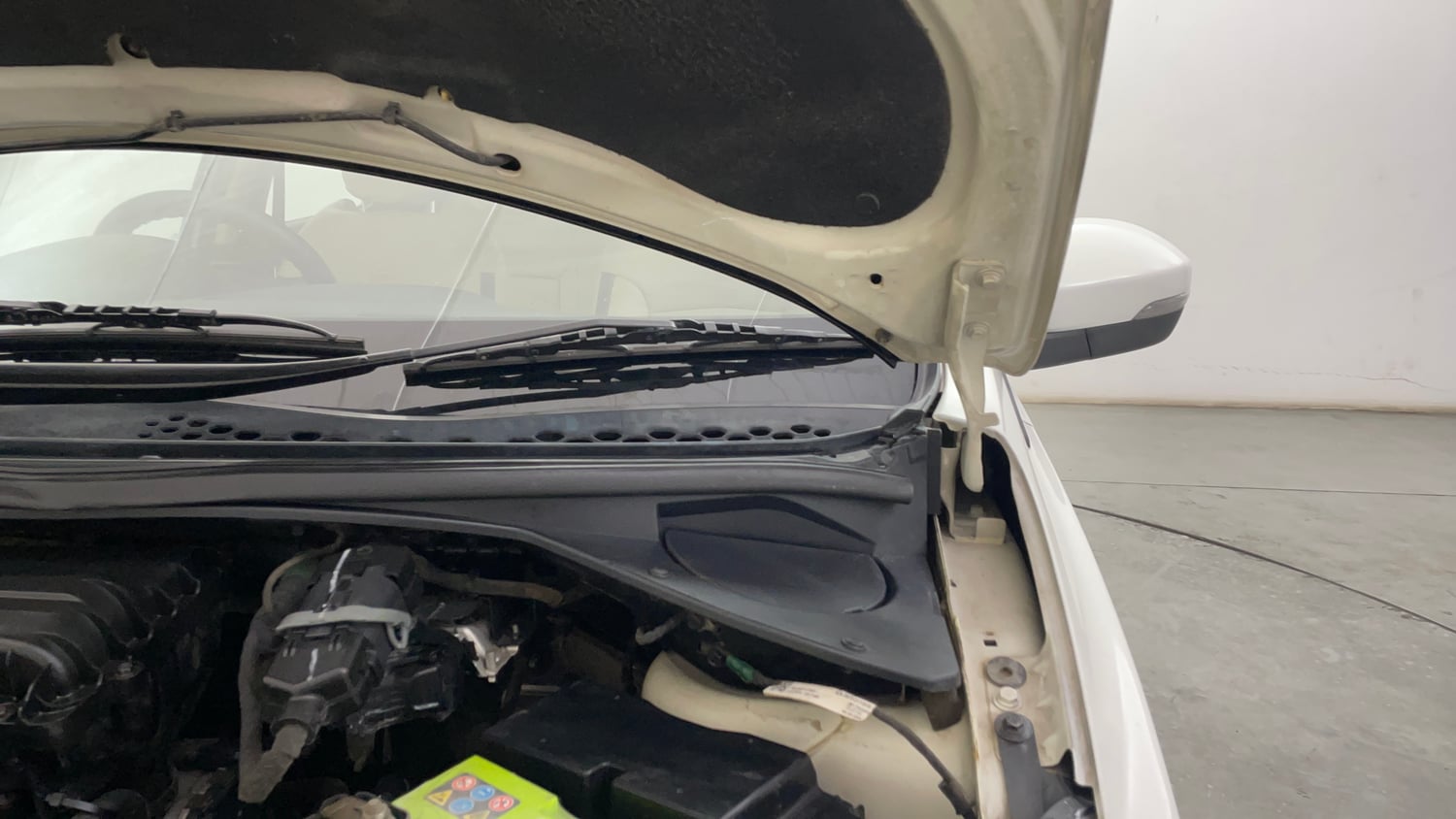 Used 2017 Tata Tiago Revotron XZA Petrol Automatic engine ENGINE LEFT SIDE HINGE & APRON VIEW