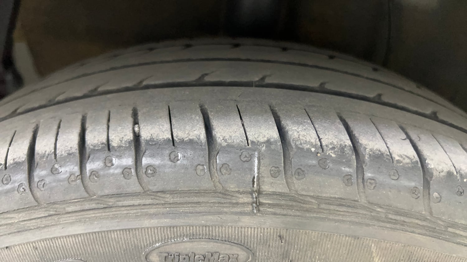 Used 2024 Hyundai Aura SX 1.2 CNG Cng Manual tyres RIGHT REAR TYRE TREAD VIEW