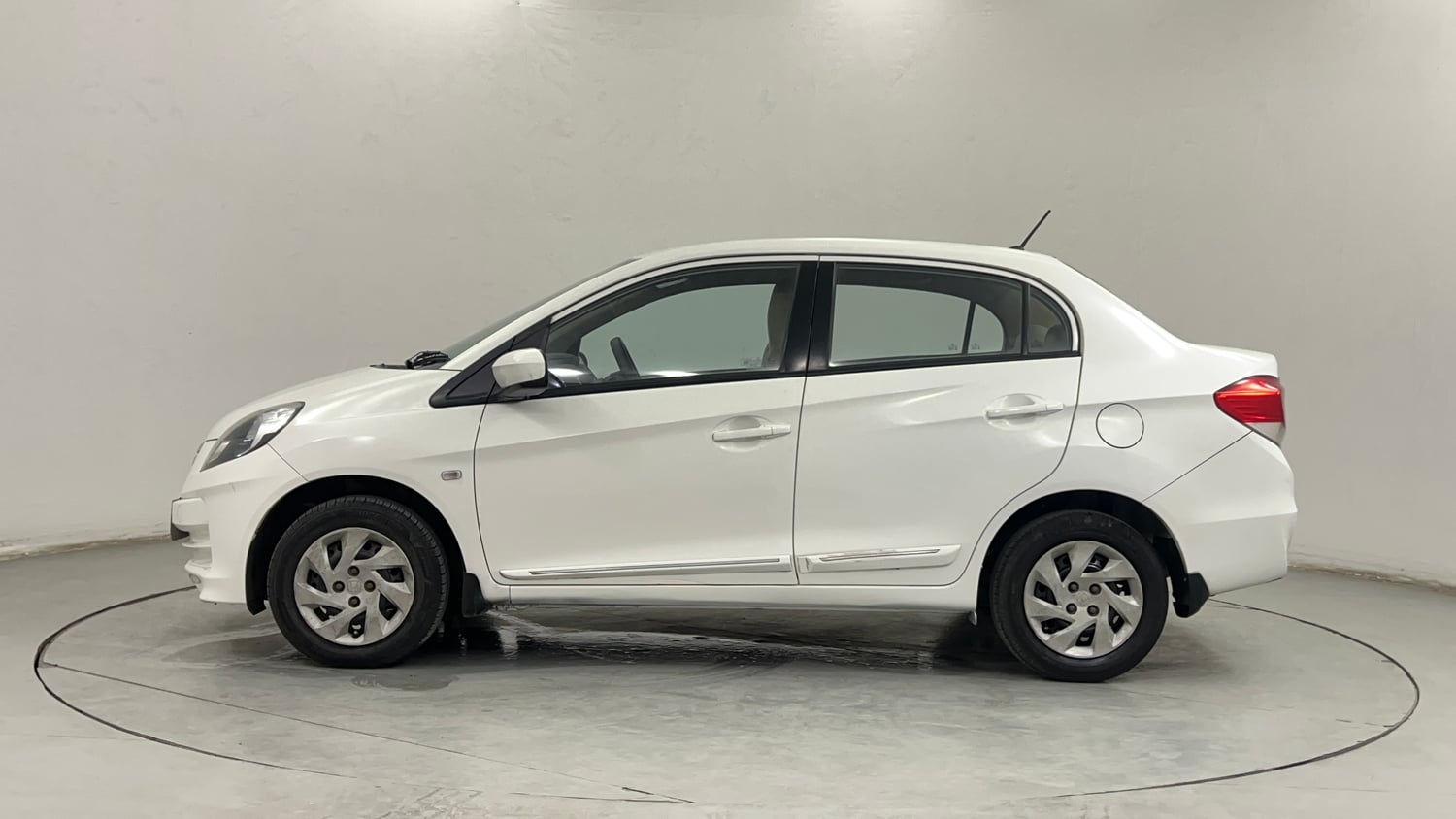 Used 2013 Honda Amaze 1.5 S i-DTEC Diesel Manual exterior LEFT SIDE VIEW