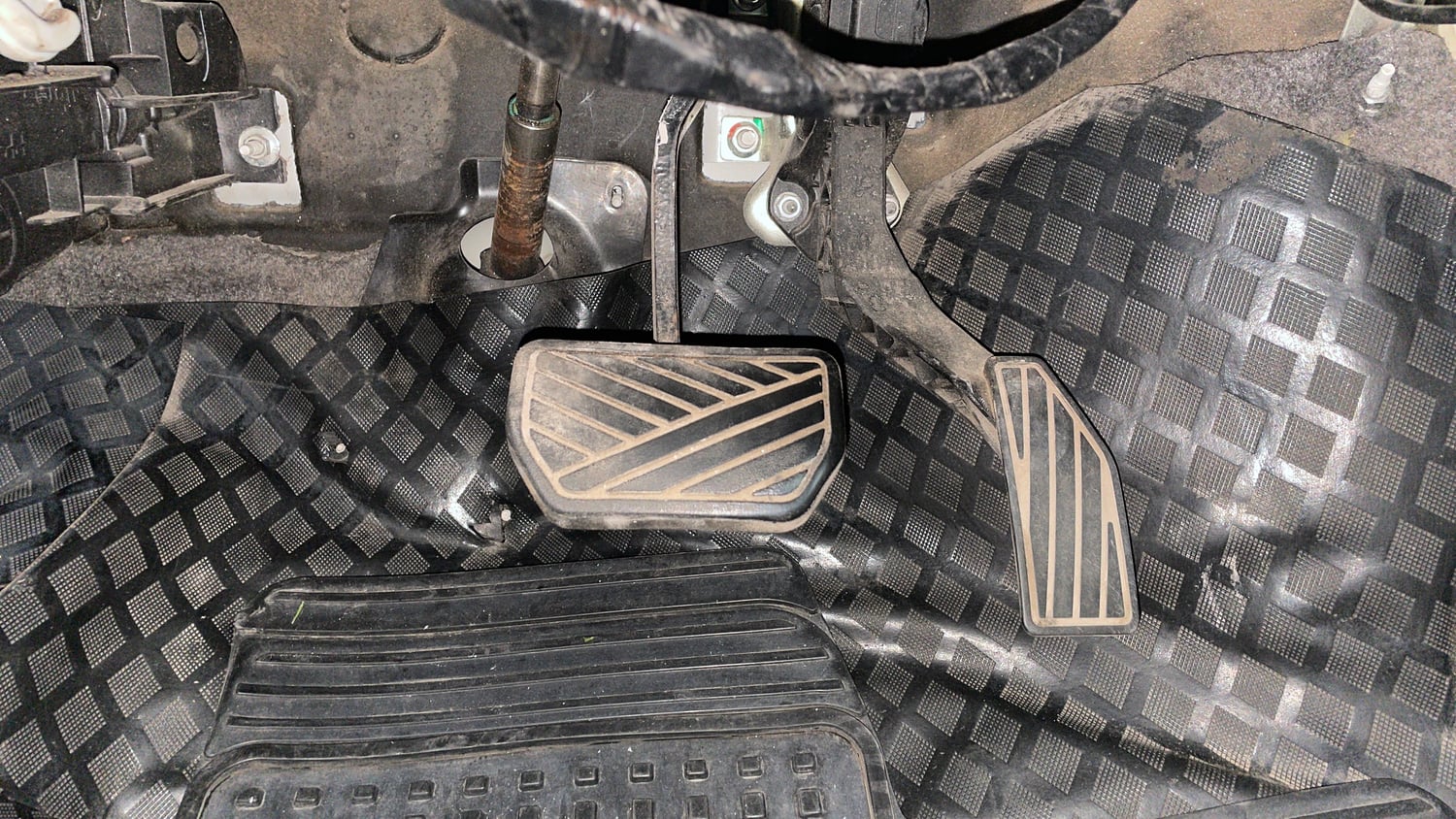 Used 2016 Maruti Suzuki Alto K10 VXi AMT Petrol Automatic interior PEDALS VIEW