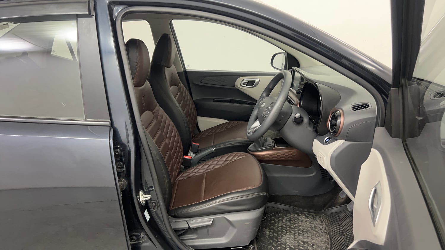 Used 2024 Hyundai Aura SX 1.2 CNG Cng Manual interior RIGHT SIDE FRONT DOOR CABIN VIEW