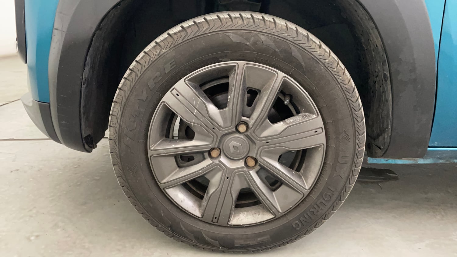 Used 2021 Renault Kwid CLIMBER 1.0 AMT Opt Petrol Automatic tyres LEFT FRONT TYRE RIM VIEW