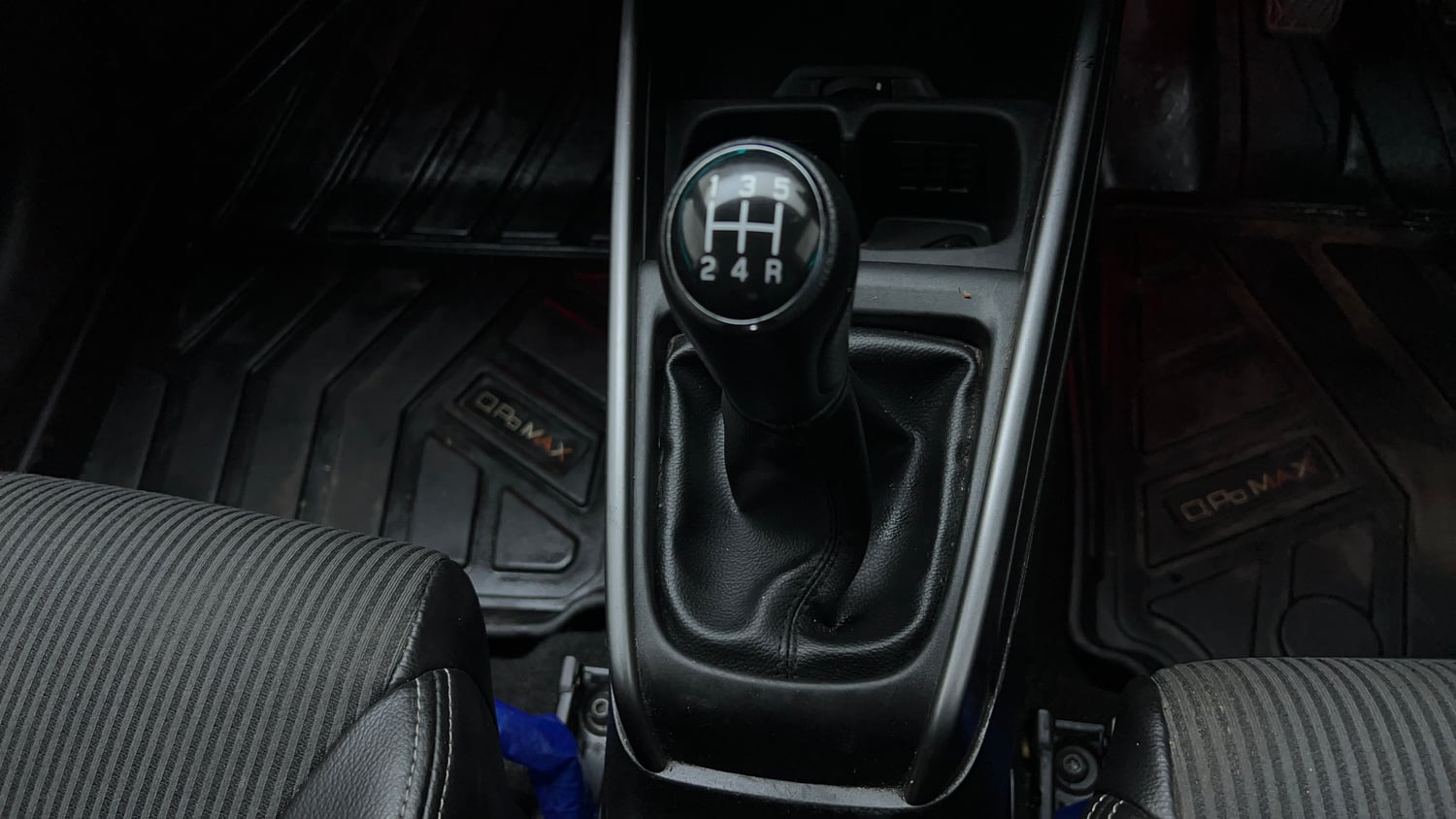 Used 2024 Maruti Suzuki XL6 Zeta MT CNG Cng Manual interior GEAR  KNOB VIEW