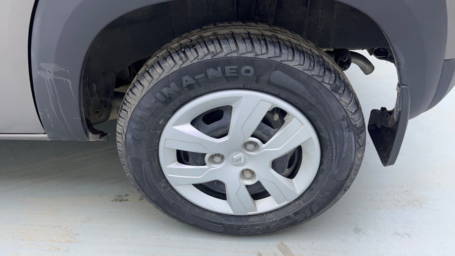 Used 2018 Renault Kwid 1.0 RXT AMT Petrol Automatic tyres LEFT REAR TYRE RIM VIEW