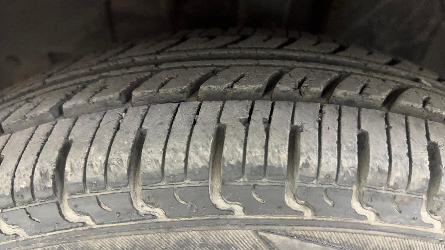 Used 2018 Datsun Redi-GO T(O) 1.0 Petrol Manual tyres LEFT FRONT TYRE TREAD VIEW