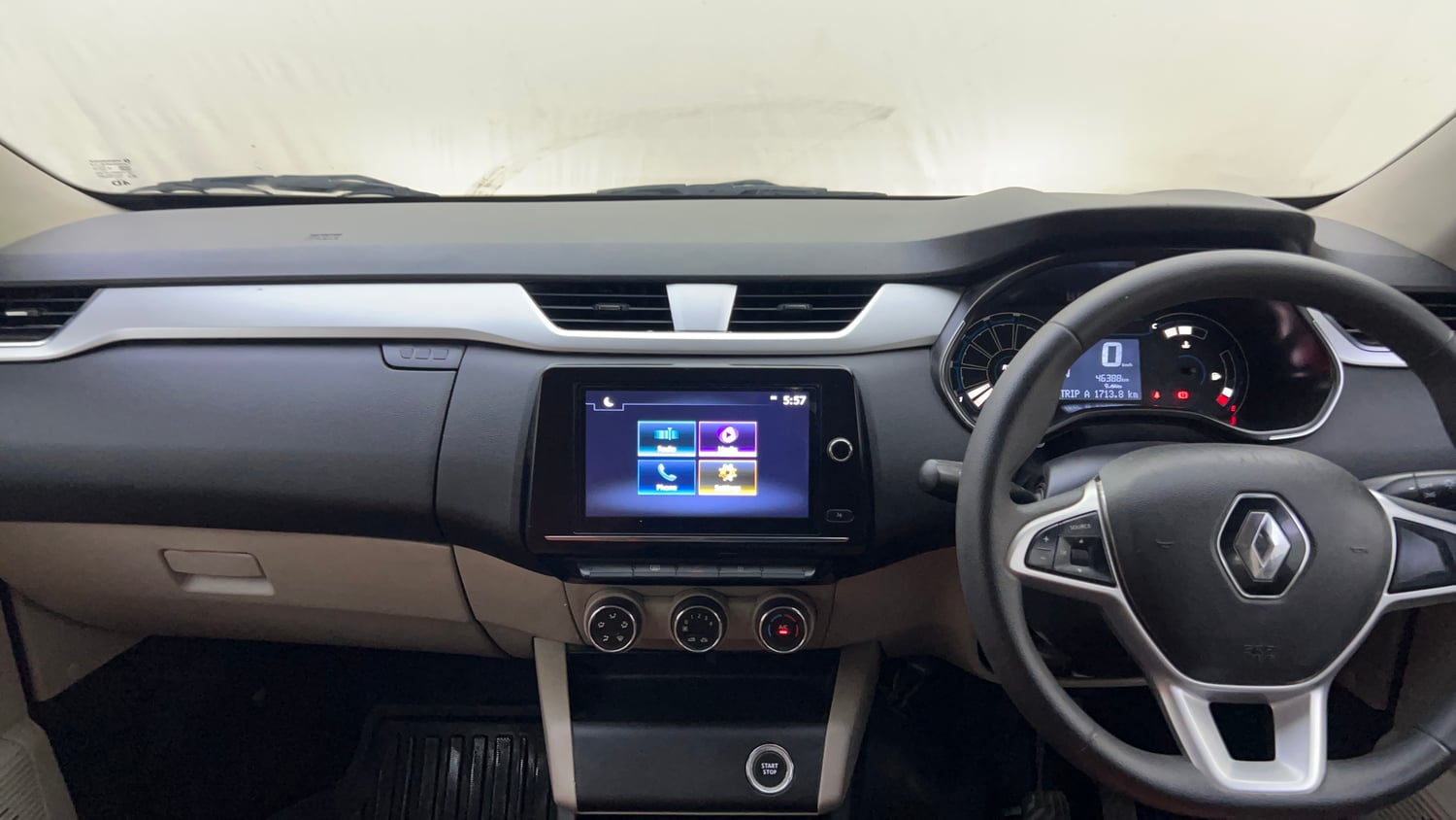 Used 2022 Renault Triber RXZ EASY-R AMT Petrol Automatic interior MUSIC SYSTEM & AC CONTROL VIEW