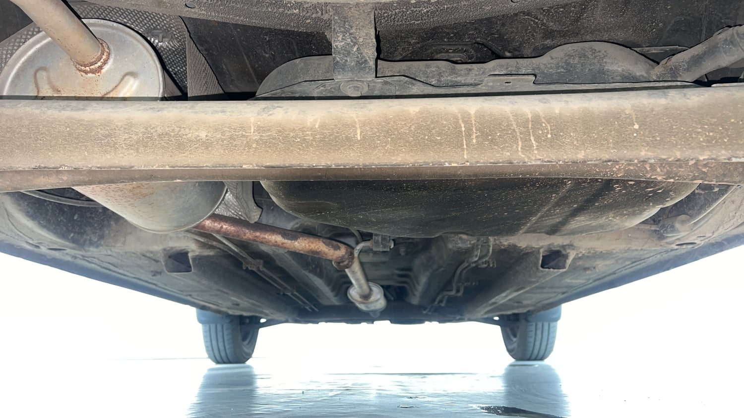 Used 2024 Renault Kwid RXT 1.0L Petrol Manual extra REAR UNDERBODY VIEW (TAKEN FROM REAR)