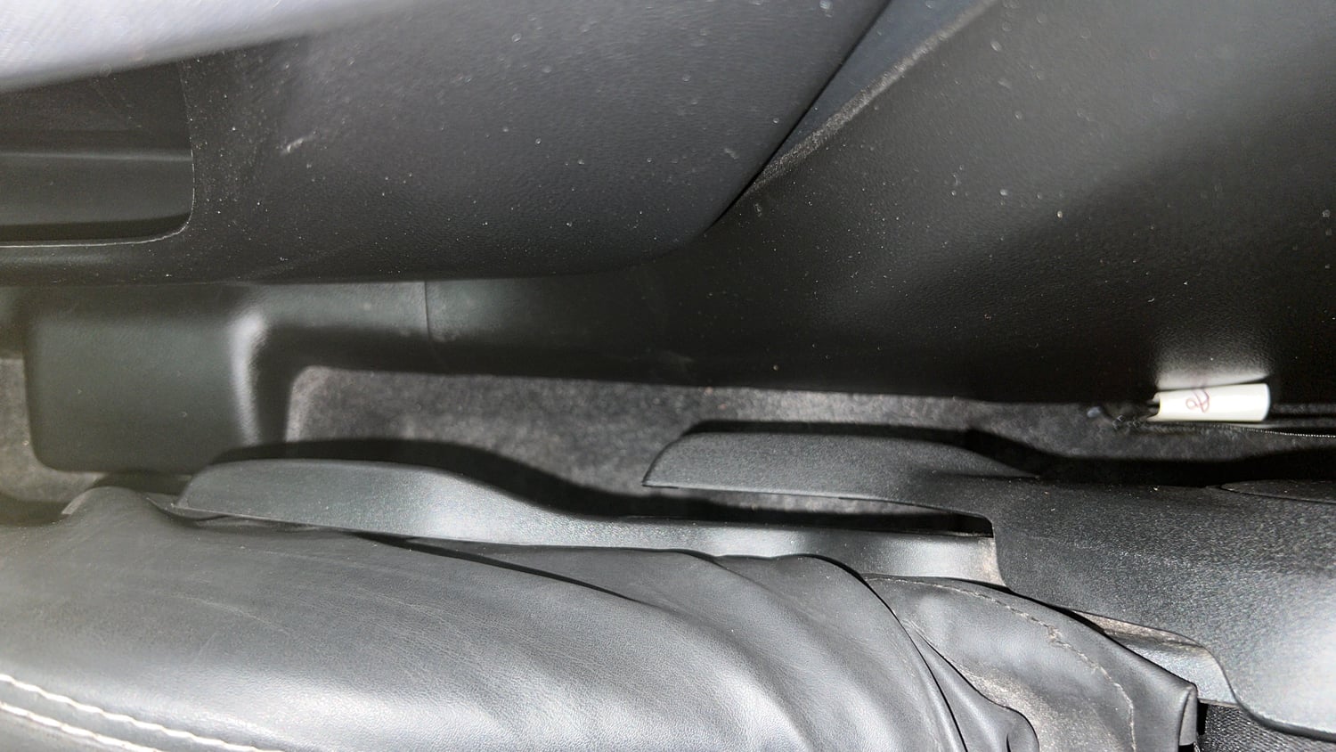 Used 2023 Maruti Suzuki Swift VXi Petrol Manual top_features Driver height adjustable seat
