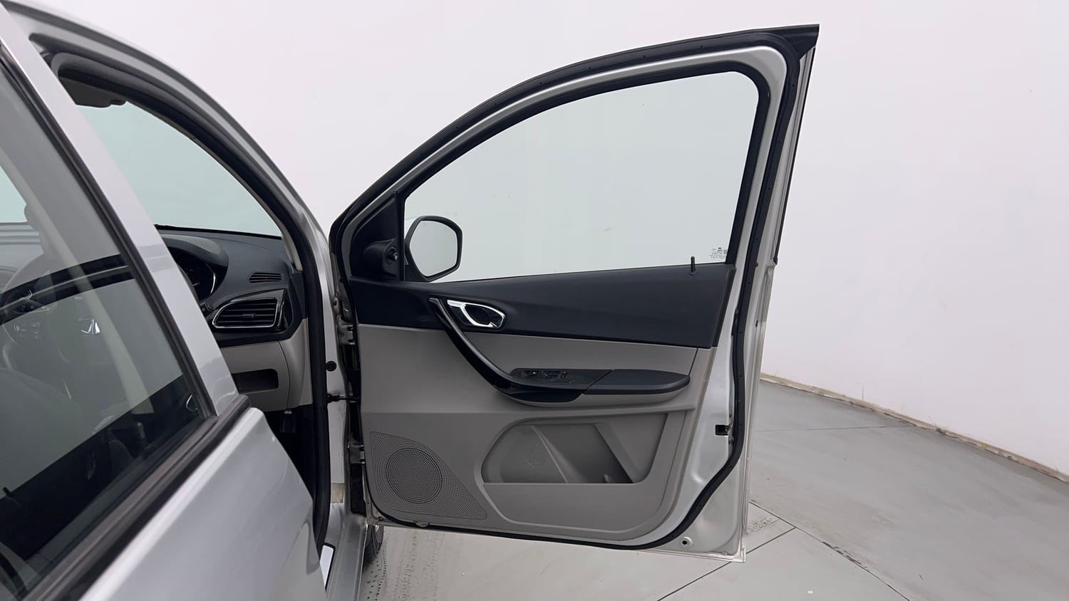 Used 2019 Tata Tiago Revotron XZ w/o Alloy Petrol Manual interior RIGHT FRONT DOOR OPEN VIEW