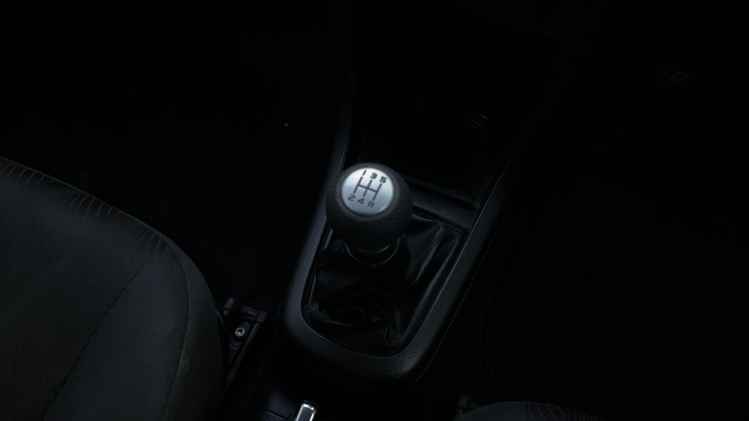Used 2014 Maruti Suzuki Swift VXi Petrol Manual interior GEAR  KNOB VIEW
