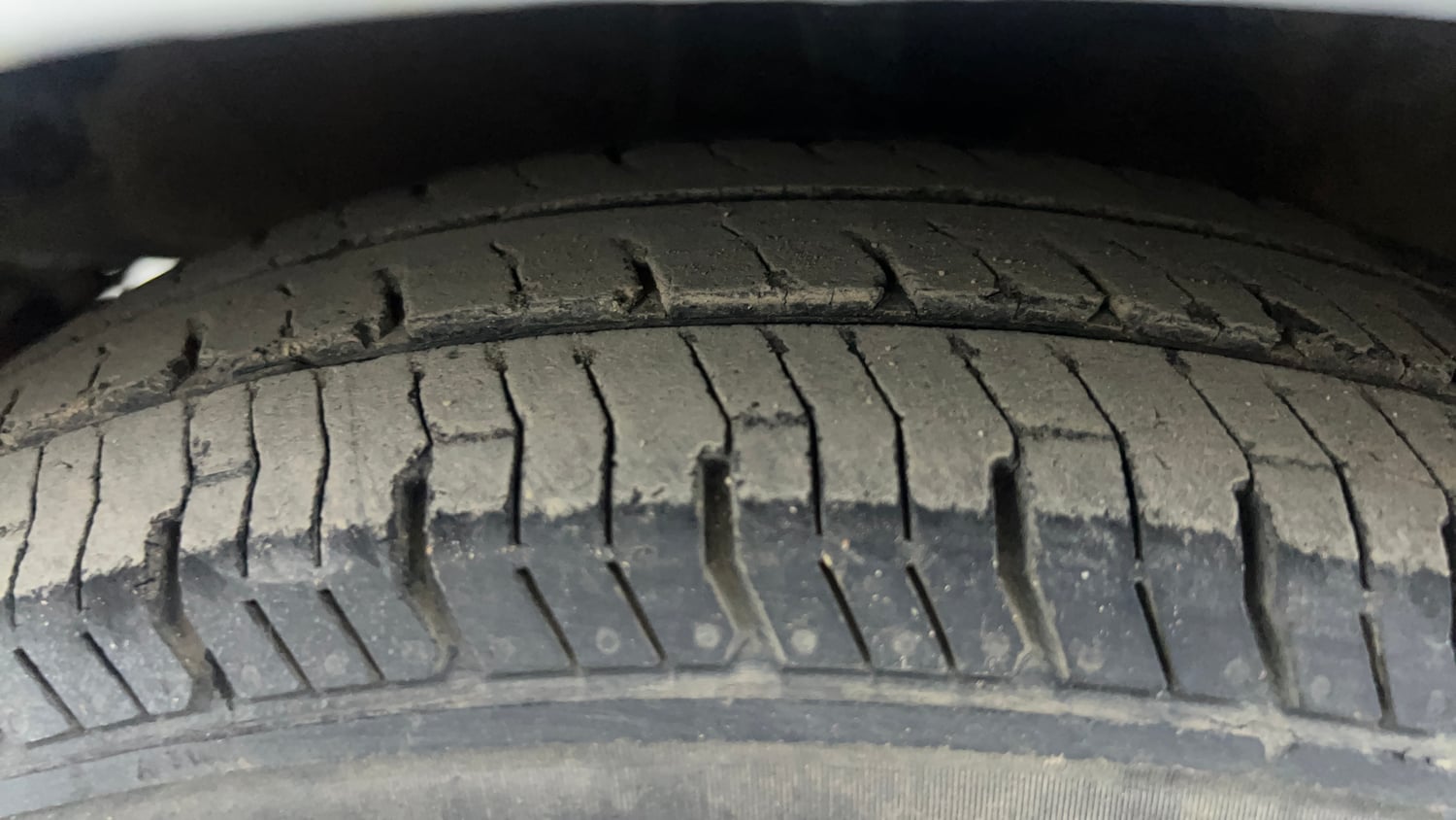 Used 2012 Hyundai i10 Sportz 1.2 Kappa2 Petrol Manual tyres LEFT FRONT TYRE TREAD VIEW