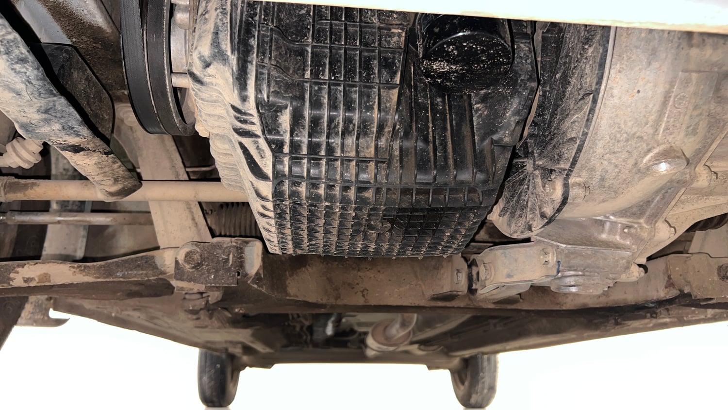 Used 2022 Renault Kwid RXT 1.0 AMT Petrol Automatic extra FRONT LEFT UNDERBODY VIEW