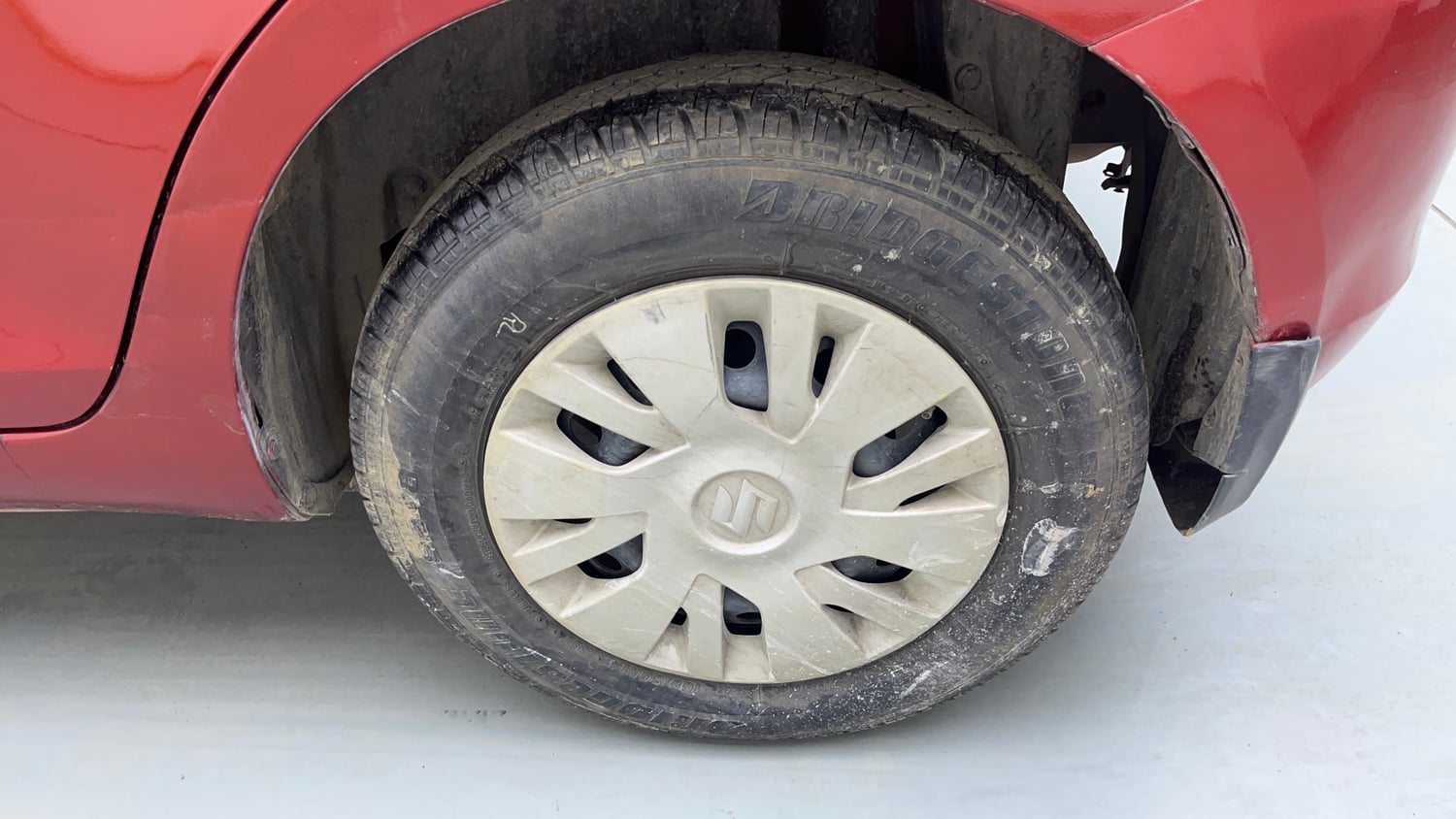 Used 2011 Maruti Suzuki Swift VXi Petrol Manual tyres LEFT REAR TYRE RIM VIEW
