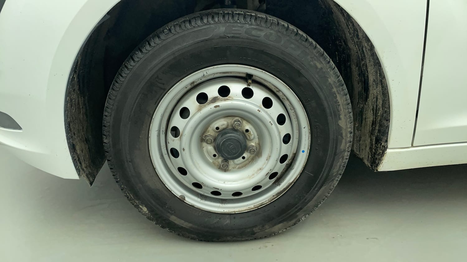 Used 2022 Tata Altroz XE Plus Petrol Petrol Manual tyres LEFT FRONT TYRE RIM VIEW