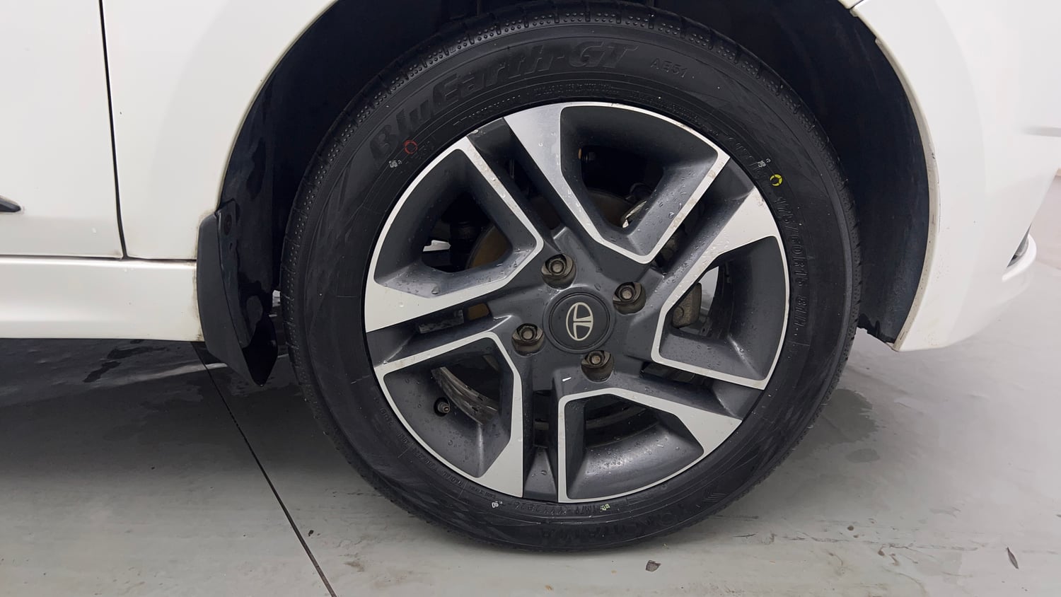 Used 2019 Tata Tiago Revotron XZ Plus Petrol Manual tyres RIGHT FRONT TYRE RIM VIEW