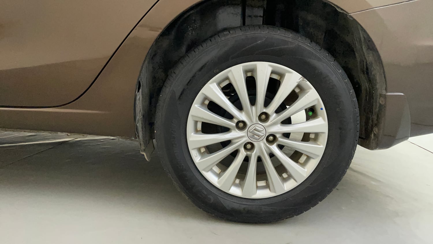 Used 2018 Maruti Suzuki Ciaz Zeta 1.4 AT Petrol Automatic tyres LEFT REAR TYRE RIM VIEW