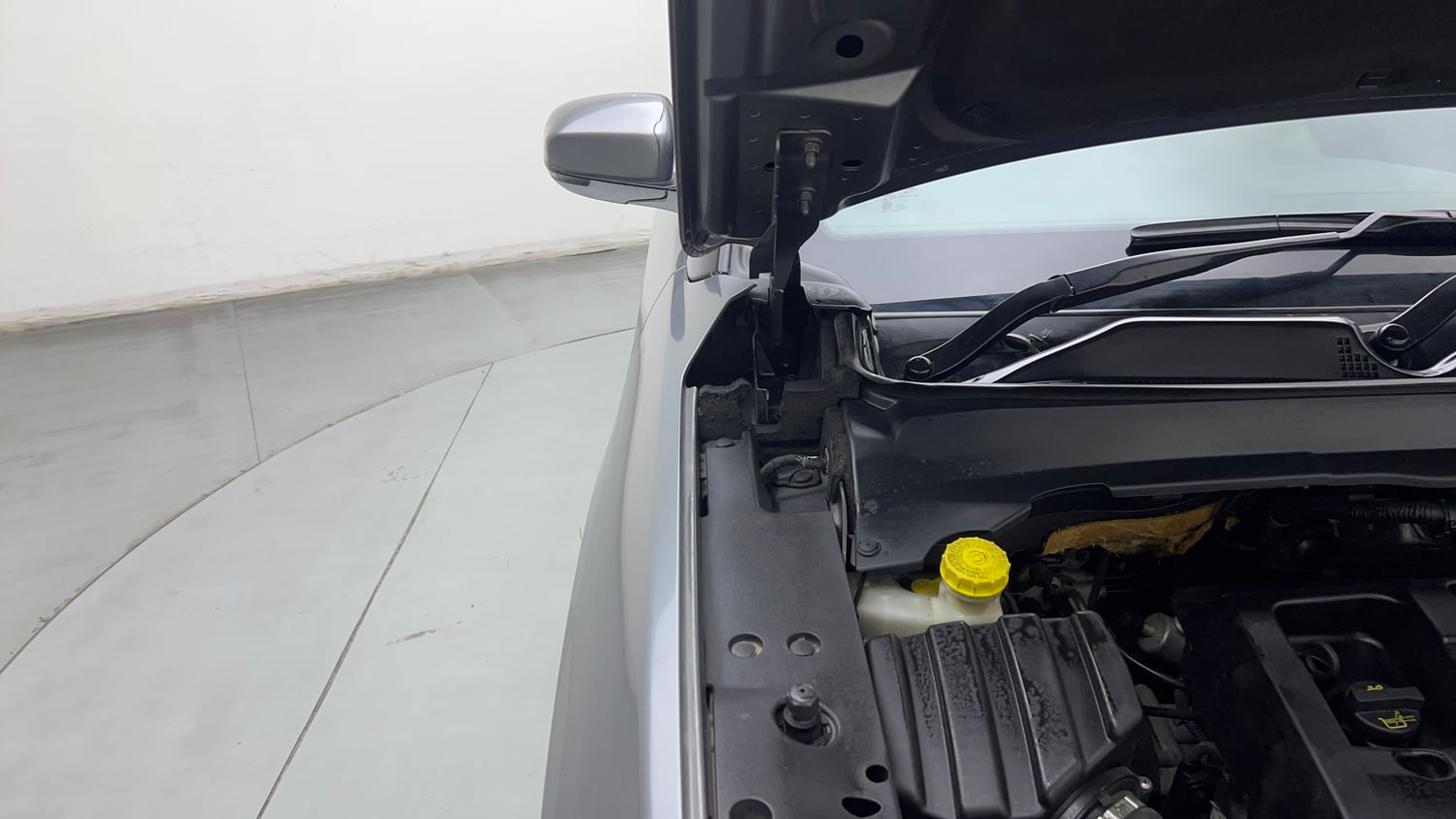 Used 2019 Jeep Compass Limited Plus Petrol AT Petrol Automatic engine ENGINE RIGHT SIDE HINGE & APRON VIEW