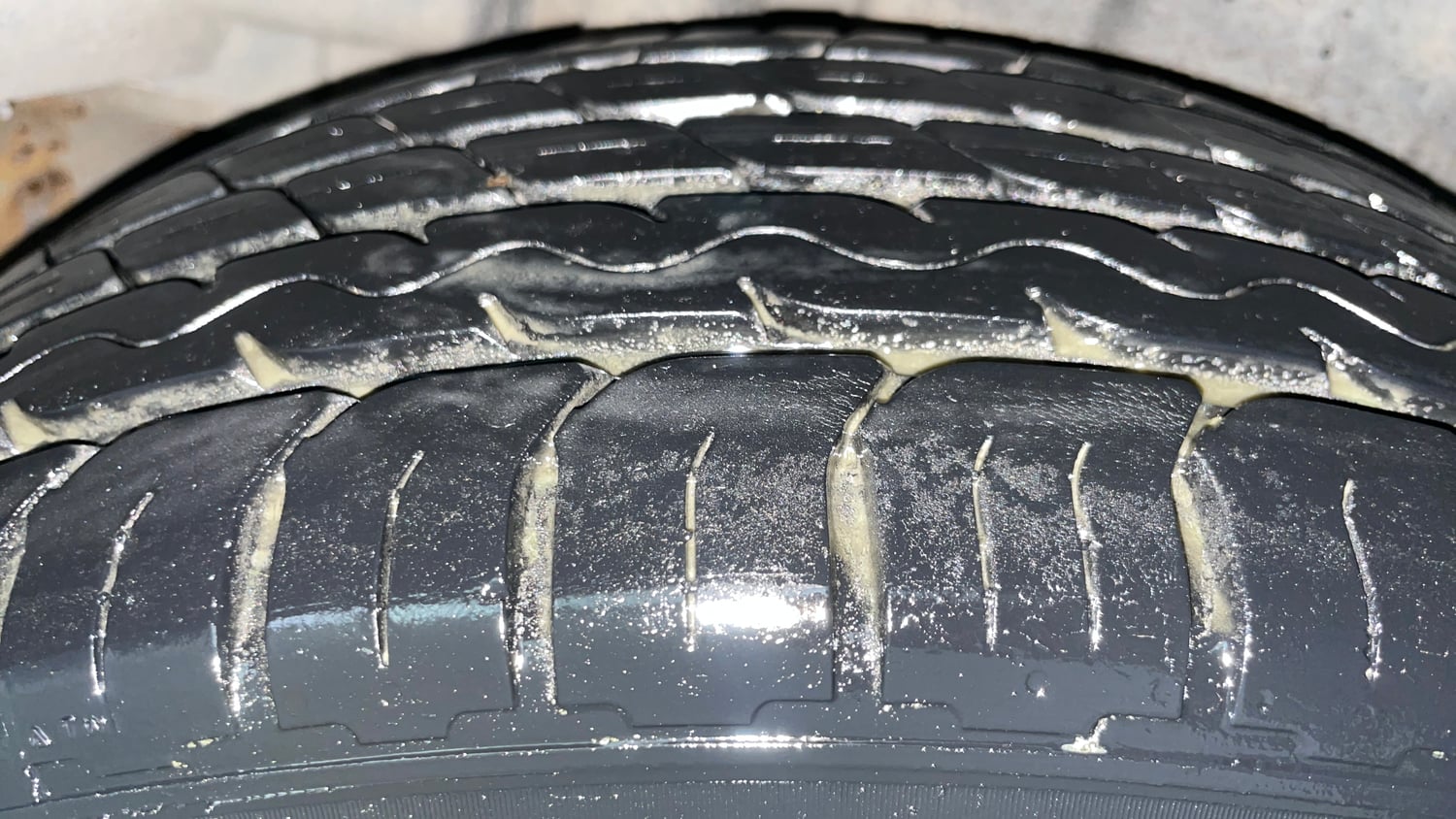 Used 2017 Maruti Suzuki Ciaz Alpha 1.4 MT Petrol Manual tyres RIGHT REAR TYRE TREAD VIEW
