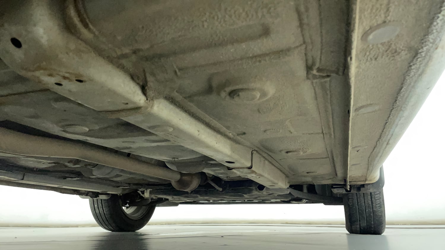 Used 2024 Hyundai Aura SX 1.2 (O) Petrol Petrol Manual extra REAR RIGHT UNDERBODY VIEW