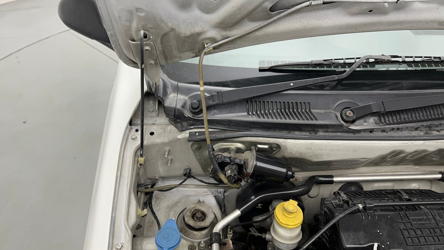 Used 2013 Maruti Suzuki Alto 800 Vxi Petrol Manual engine ENGINE RIGHT SIDE HINGE & APRON VIEW