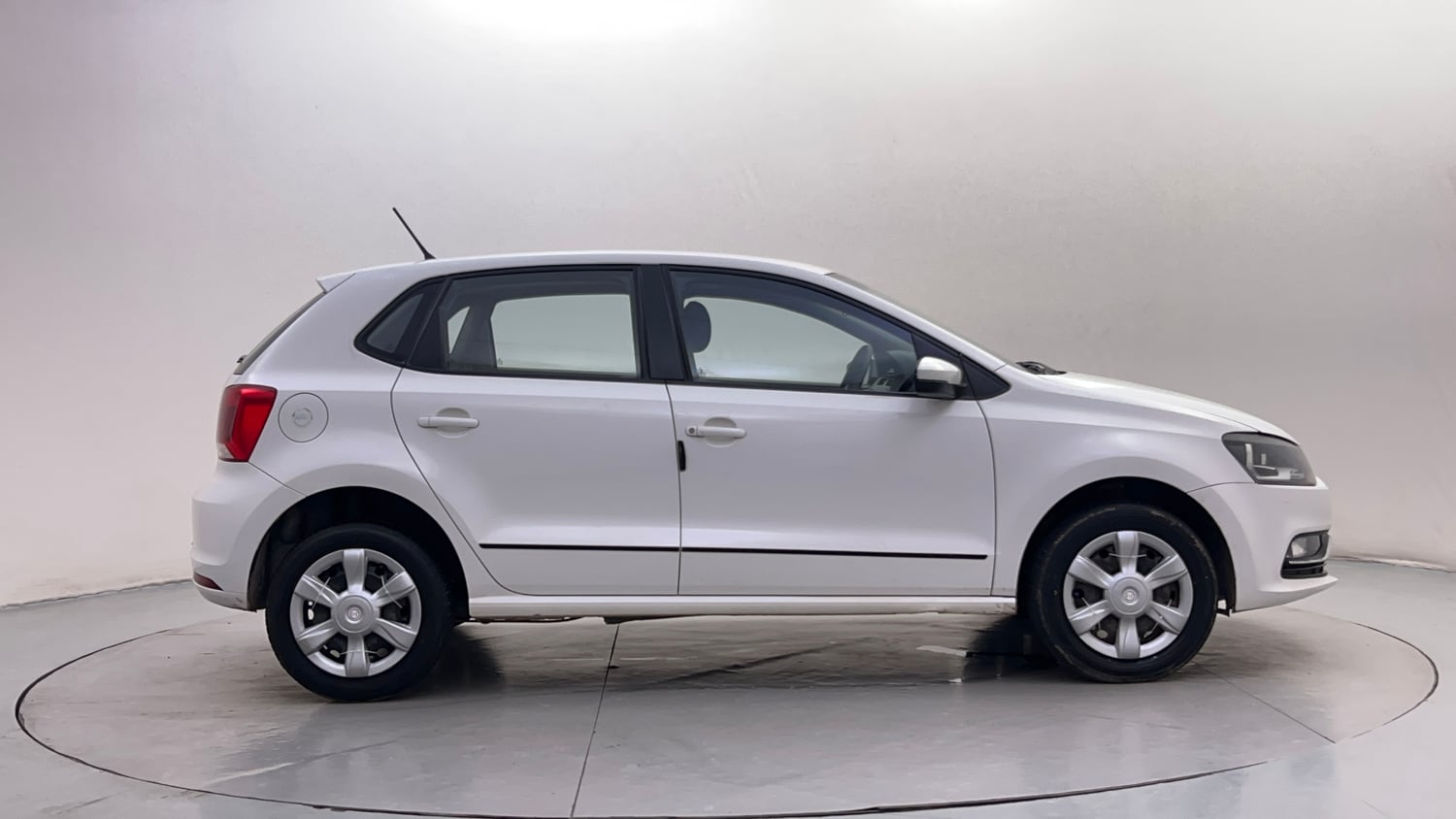 Used 2018 Volkswagen Polo Comfortline 1.0L (P) Petrol Manual exterior RIGHT SIDE VIEW