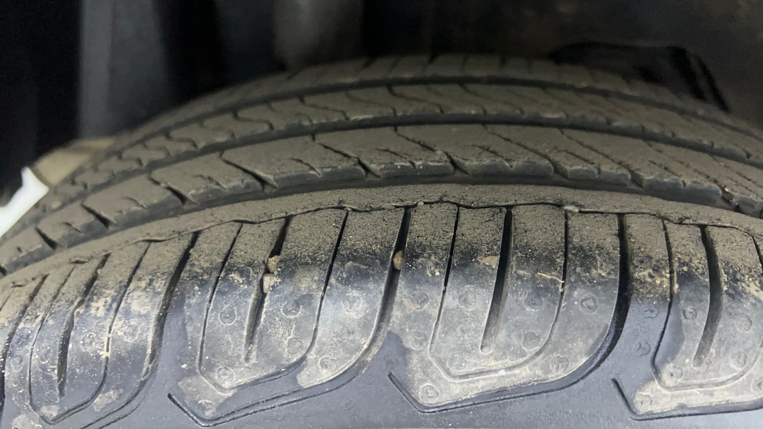 Used 2017 Ford Figo Aspire Titanium 1.2 Ti-VCT Petrol Manual tyres RIGHT REAR TYRE TREAD VIEW