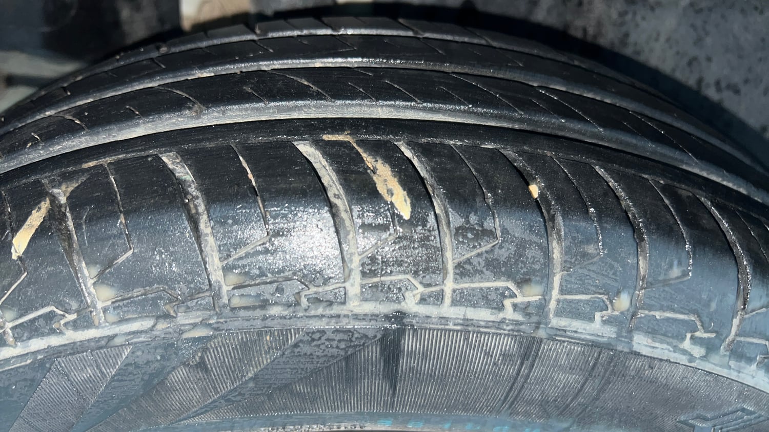Used 2023 Maruti Suzuki Swift LXi Petrol Manual tyres RIGHT REAR TYRE TREAD VIEW