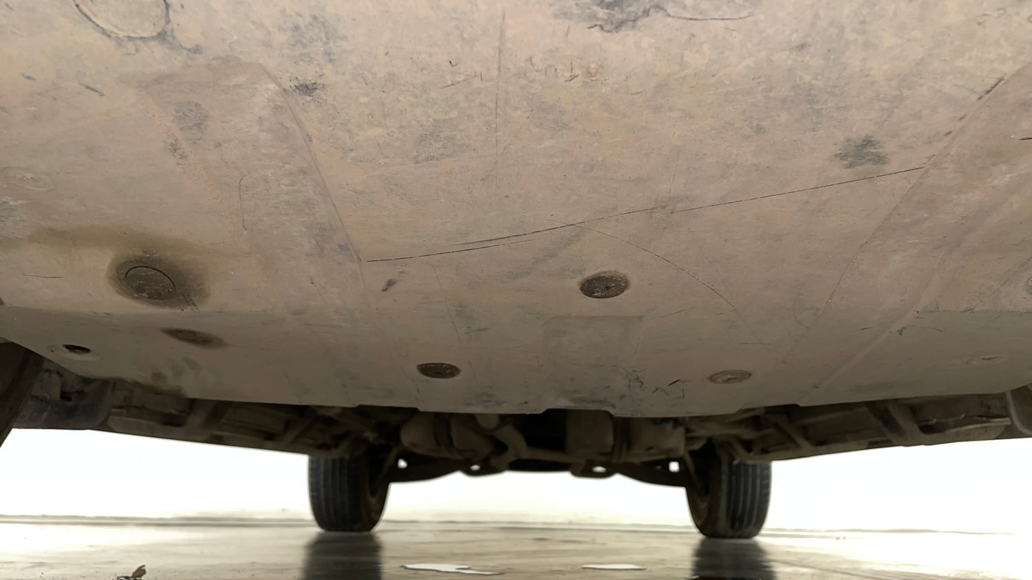 Used 2016 Mahindra XUV500 W8 AT Diesel Automatic extra FRONT LEFT UNDERBODY VIEW