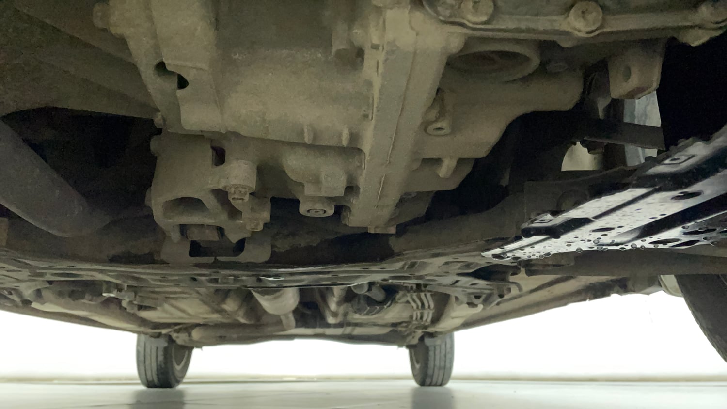 Used 2022 Maruti Suzuki Ertiga ZXi AT Petrol Automatic extra FRONT LEFT UNDERBODY VIEW
