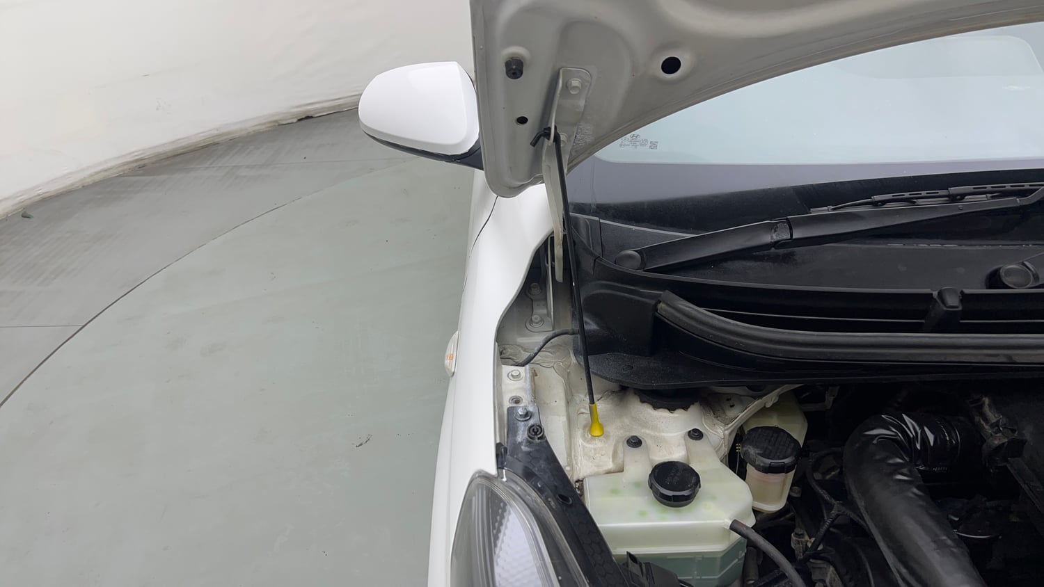 Used 2024 Hyundai Grand i10 Nios Era 1.2 Kappa Petrol Manual engine ENGINE RIGHT SIDE HINGE & APRON VIEW