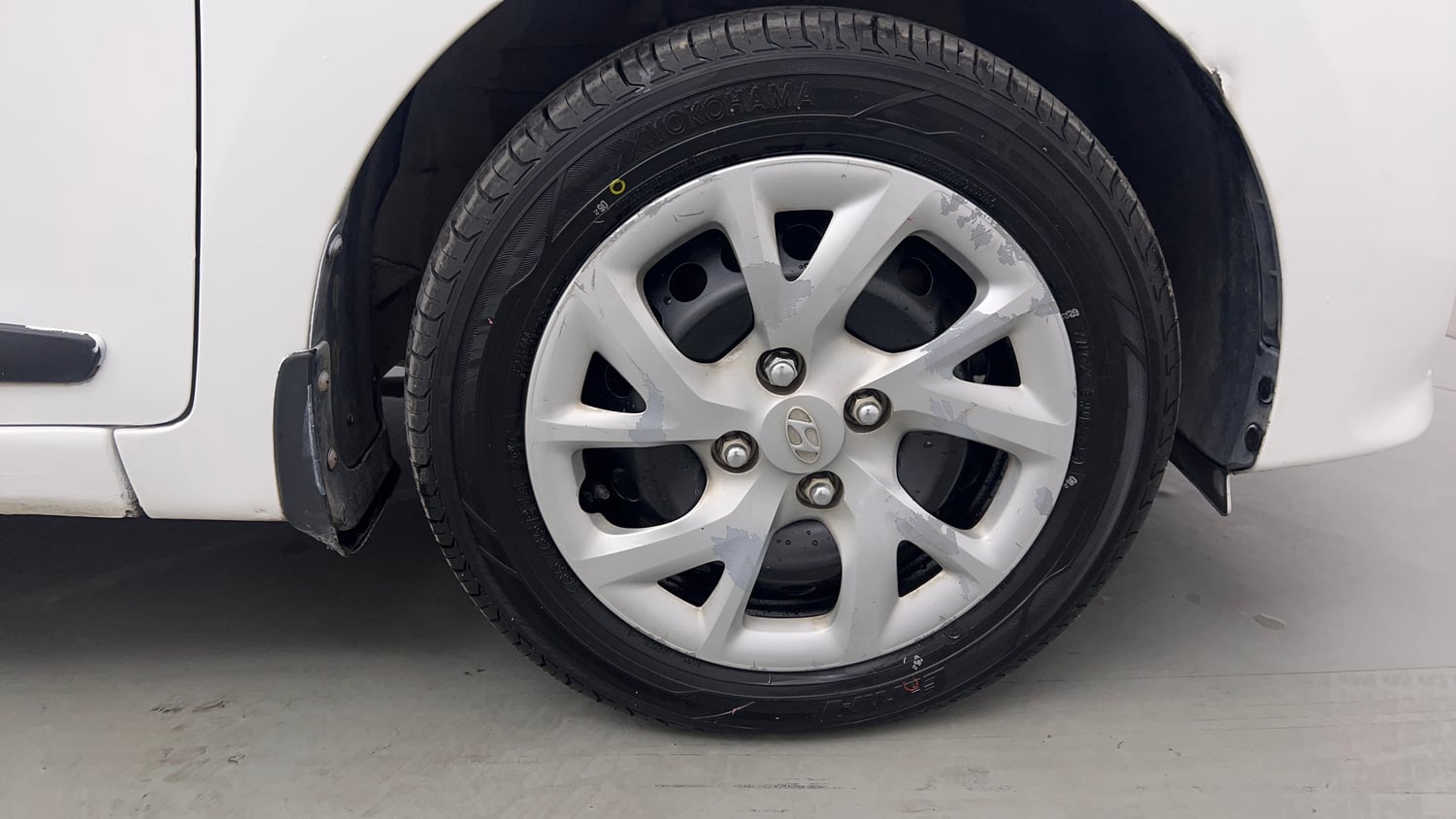 Used 2018 Hyundai Grand i10 Sportz 1.2 Kappa VTVT Petrol Manual tyres RIGHT FRONT TYRE RIM VIEW