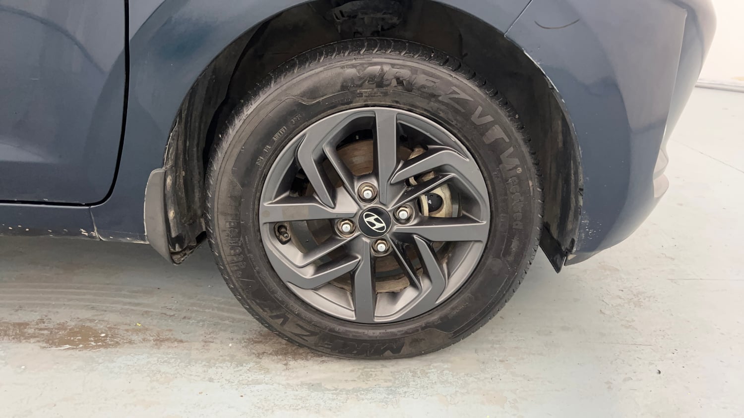 Used 2021 Hyundai Grand i10 Nios Sportz 1.2 Kappa VTVT CNG Cng Manual tyres RIGHT FRONT TYRE RIM VIEW