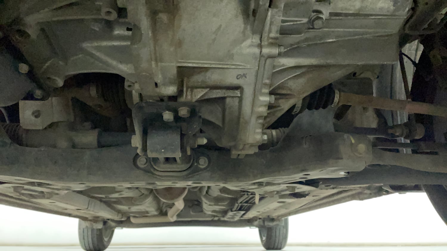Used 2024 Hyundai Aura SX 1.2 (O) Petrol Petrol Manual extra FRONT LEFT UNDERBODY VIEW