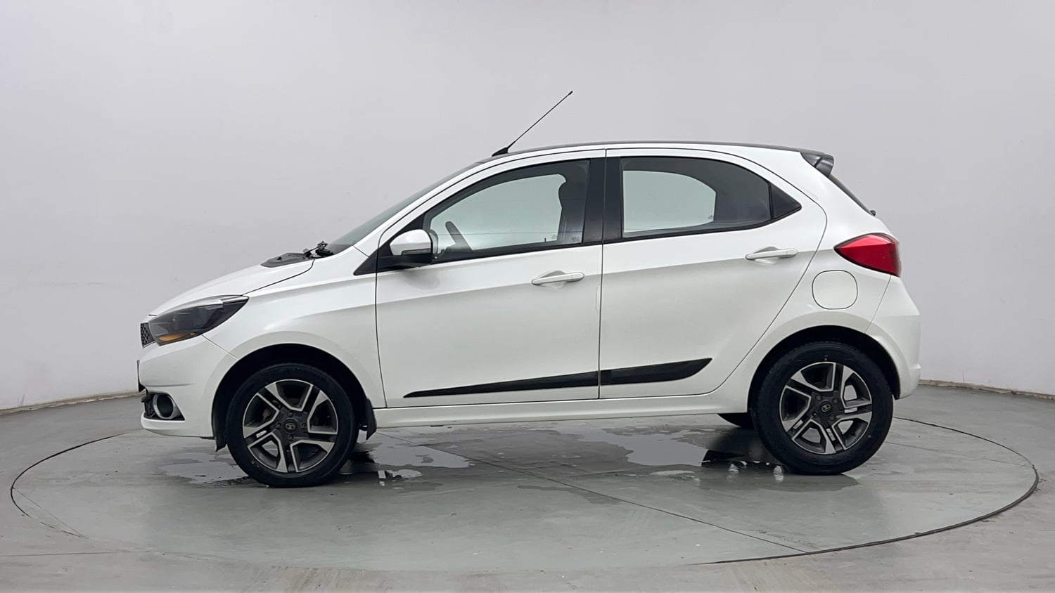 Used 2019 Tata Tiago Revotron XZ Plus Petrol Manual exterior LEFT SIDE VIEW