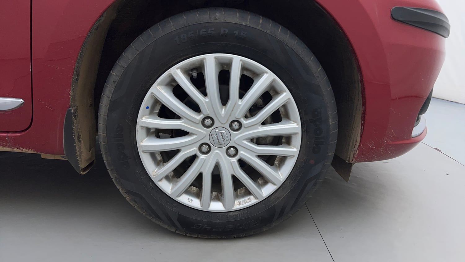 Used 2022 Maruti Suzuki Dzire ZXi AGS Petrol Automatic tyres RIGHT FRONT TYRE RIM VIEW