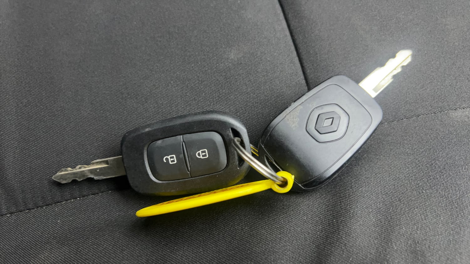 Used 2018 Renault Kwid RXT Opt Petrol Manual extra CAR KEY VIEW