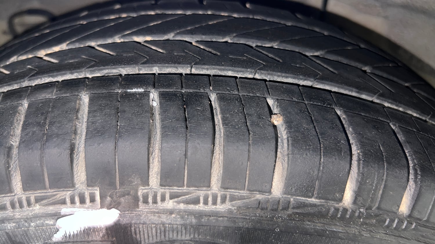 Used 2018 Hyundai Grand i10 Sportz AT 1.2 Kappa VTVT Petrol Automatic tyres RIGHT REAR TYRE TREAD VIEW
