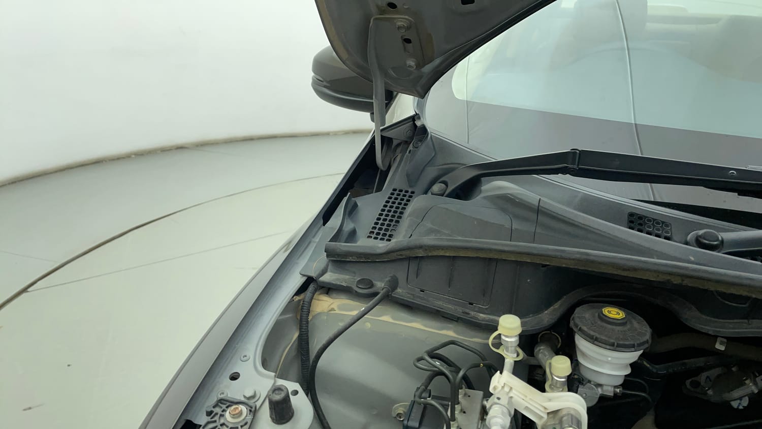 Used 2022 Honda City 4th Generation V Petrol Petrol Manual engine ENGINE RIGHT SIDE HINGE & APRON VIEW