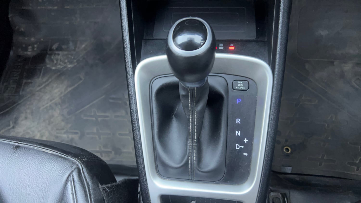 Used 2019 Hyundai Venue SX Plus 1.0 Turbo DCT Petrol Automatic interior GEAR  KNOB VIEW