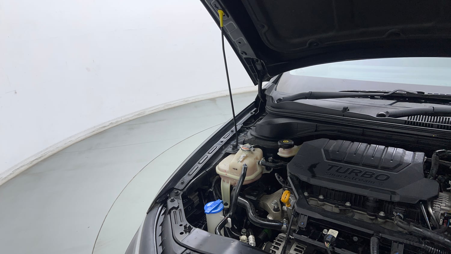 Used 2023 Hyundai Verna SX (O) 1.5 Turbo Petrol DCT Petrol Automatic engine ENGINE RIGHT SIDE HINGE & APRON VIEW
