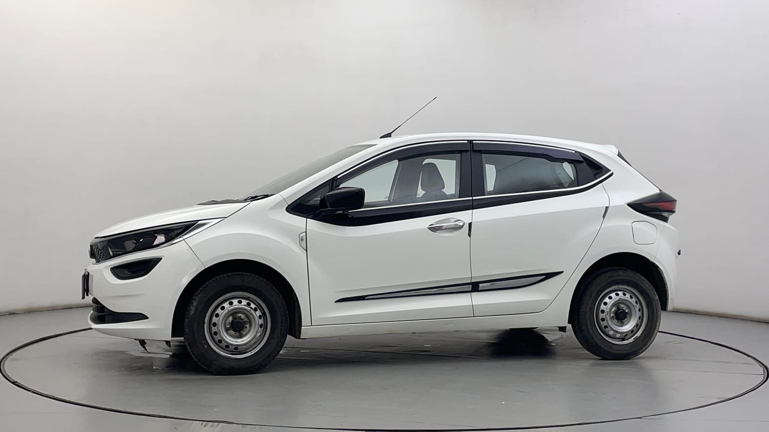 Used 2022 Tata Altroz XE Plus Petrol Petrol Manual exterior LEFT SIDE VIEW