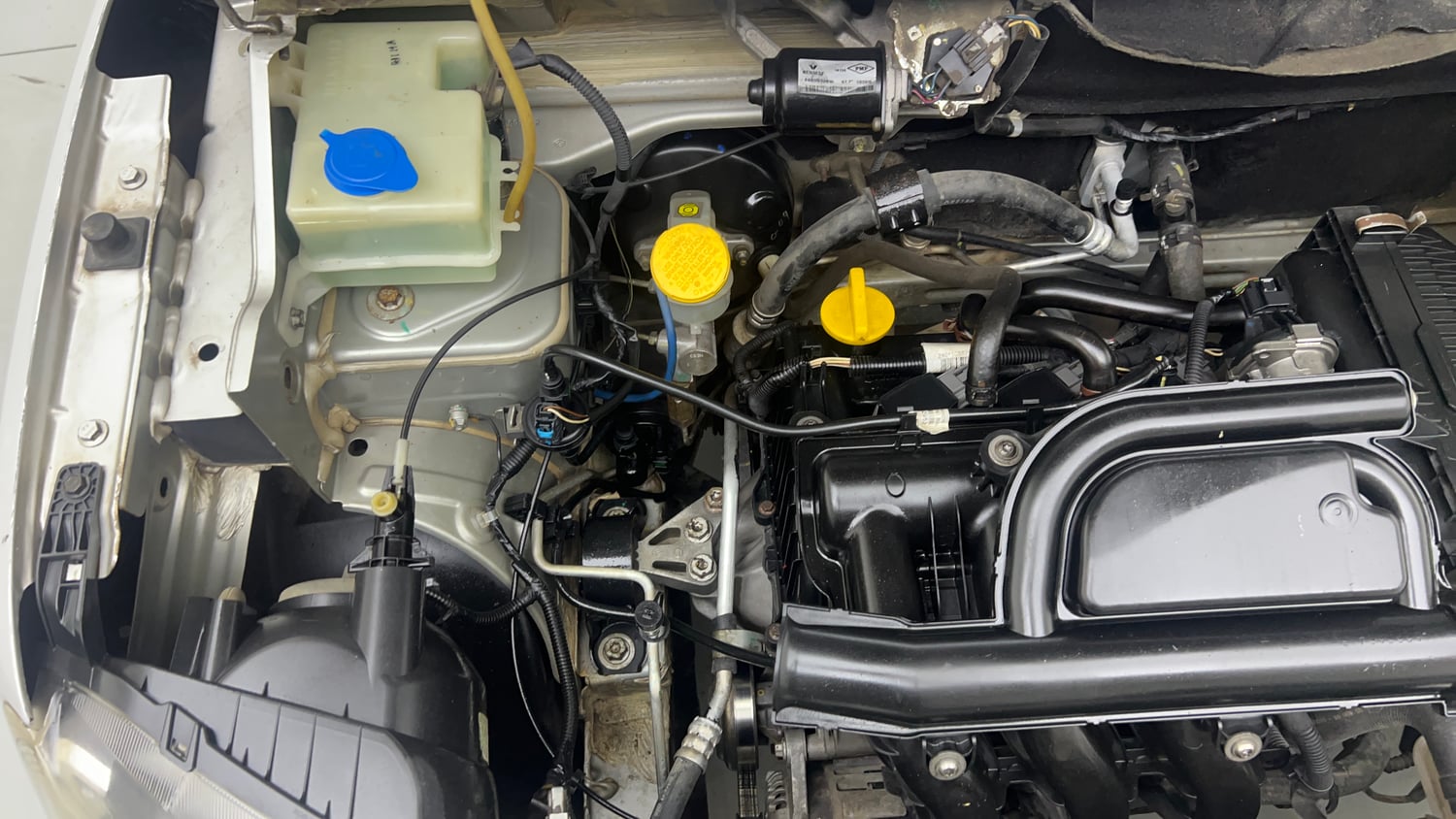 Used 2018 Renault Kwid RXT Opt Petrol Manual engine ENGINE RIGHT SIDE VIEW